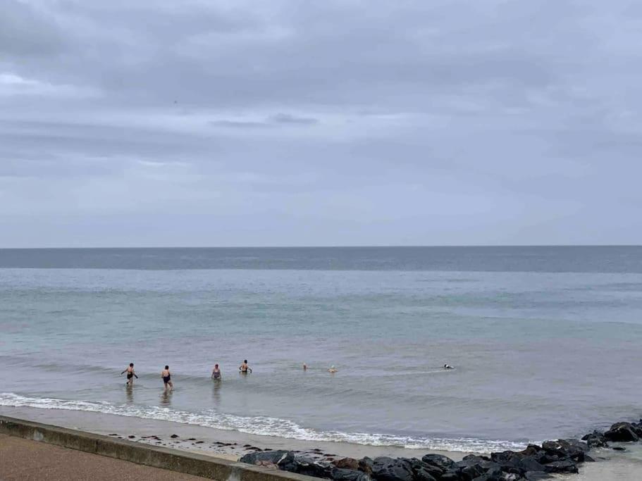 Vue Exceptionnelle En Front De Mer, 8 Personnes Ver-sur-Mer Exterior photo