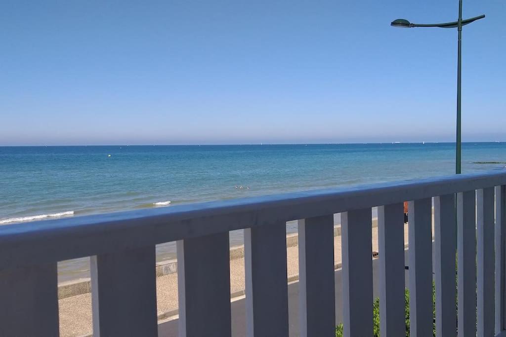 Vue Exceptionnelle En Front De Mer, 8 Personnes Ver-sur-Mer Exterior photo